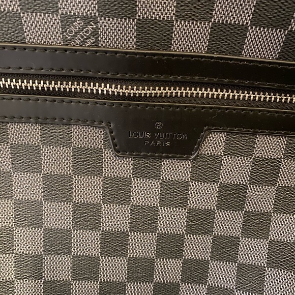 Louis Vuitton - Picture 4 of 4